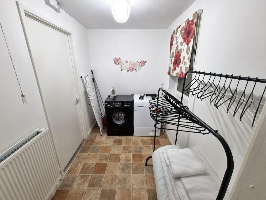*C.Sani* Setup For Your Most Relaxed & Amazing Stay + Free Parking + Free Fast Wifi * Leeds  Eksteriør billede