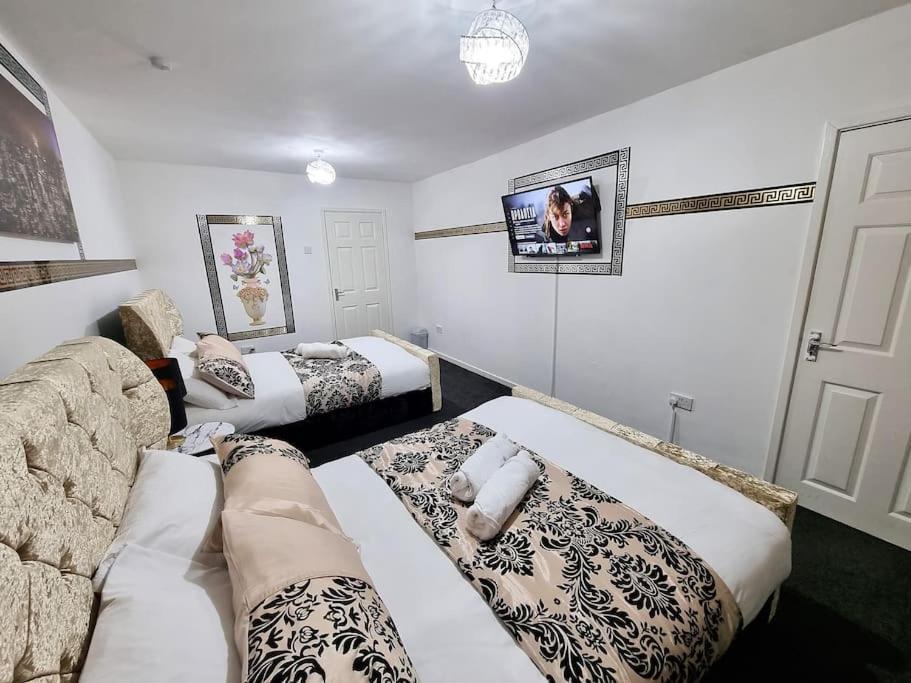 *C.Sani* Setup For Your Most Relaxed & Amazing Stay + Free Parking + Free Fast Wifi * Leeds  Eksteriør billede